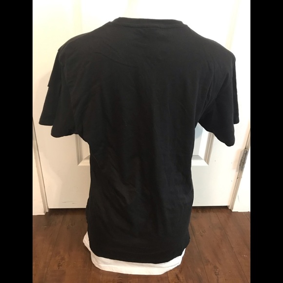 𝅺Men’s Black and White Urban Id Short a sleeve Crew Neck Shirt size Medium - Picture 2 of 9